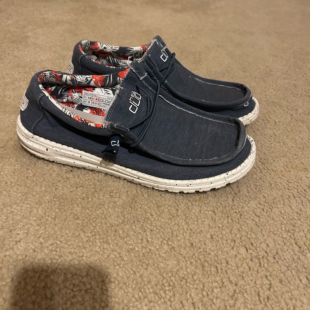 Hey Dude Wally size 10 Blue Slip-On Shoes with Red Floral Interior